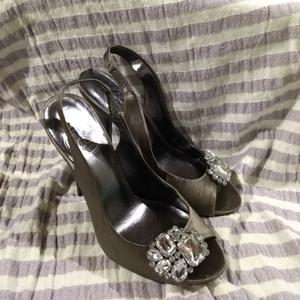 Jessica Simpson Hardy 2 grey satin pump